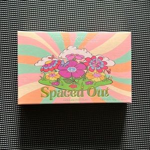 Unearthly cosmetics spaced out highlighter palette